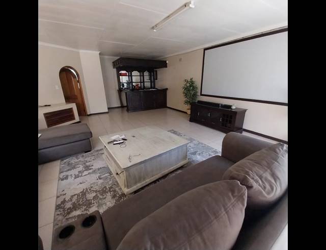 5 BEDROOM HOUSE FOR SALE IN SUNWARD PARK